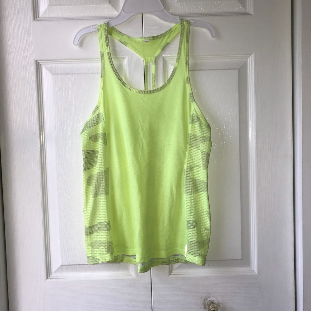 Under Armor woman’s top